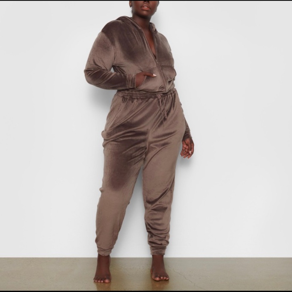 SKIMS velour sweatsuit NWT